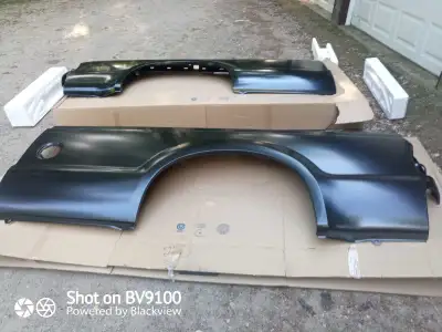 Left and right 8' box sides for 1999 to 2010 F250 and F350 Super Duty trucks. New in box from Ford....