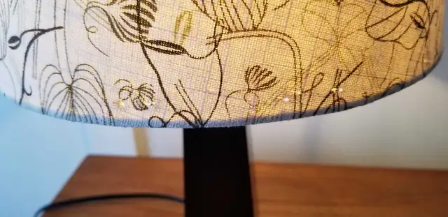 Lampe en bois brun foncé abat jour décorations feuilles in Home Décor & Accents in Laval / North Shore - Image 7