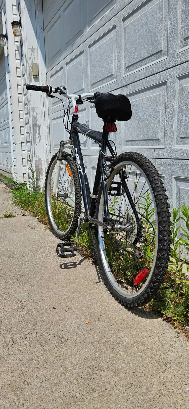 Black & White and Green Bicycles in Other in City of Toronto - Image 7