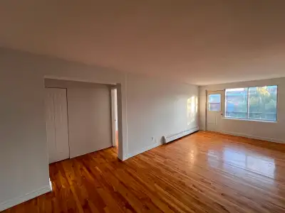 FOR RENT | 4½ APARTMENT | $1,695/MONTH 4055 DECARIE, MONTREAL, QC H4A 3J9 4½ apartment available in...