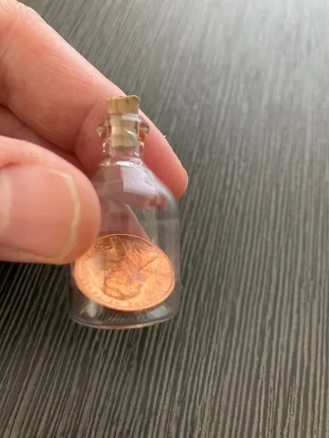 Lucky penny in a bottle  in Arts & Collectibles in Laval / North Shore - Image 4