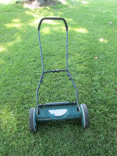 LAWNMOWER 20in wide with 14 1/2in cut $20.00 PHONE 519-471-7039