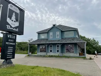 Au 10900, boul. Ste-Anne, Ste-Anne de Beaupré, Québec, belle opportunité, local commercial à louer a...