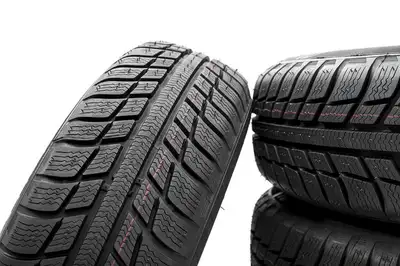 Used for only a few months: Michelin X Ice Green 235/60 R17 Radial X tubeless 102T M+S 4 Winter Tire...