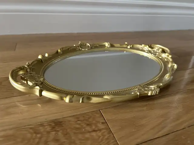 Gold colour mirror tray in Home Décor & Accents in Ottawa - Image 2