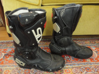 Sidi Vertebra motorcycle boots
