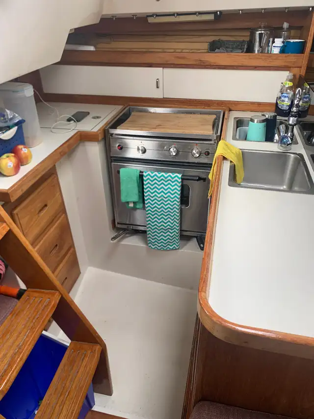 Catalina 1992 30 Sailboat in Sailboats in Oakville / Halton Region - Image 10