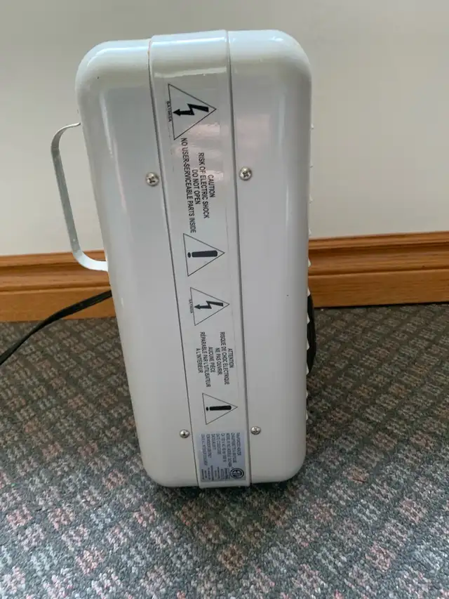 UBER HAUS 1500W Utility Space Heater in Heaters, Humidifiers & Dehumidifiers in Norfolk County - Image 3