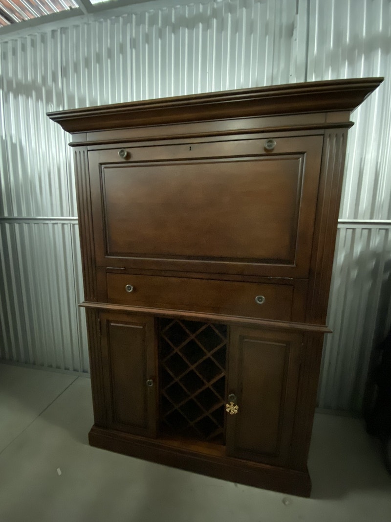 Meuble à vin/alcool et verres en bois massif Buffets et vaisseliers