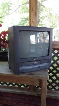 Sharp 13" TV/VCR Combo Gaming TV Mint Condition