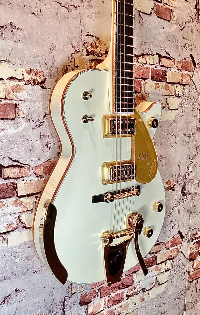 Gretsch G6134T-58 Vintage Select '58 Penguin™ with Bigsby in Guitars in Oakville / Halton Region - Image 5