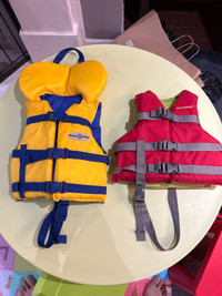 2 child life jackets