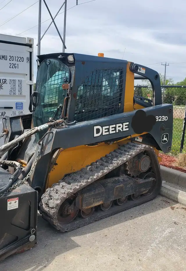 John Deere 323D Skidsteer  in Heavy Equipment in Winnipeg - Image 3