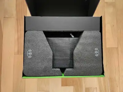 XBOX series X Console 1 TB box and controller, like brand ne, View more