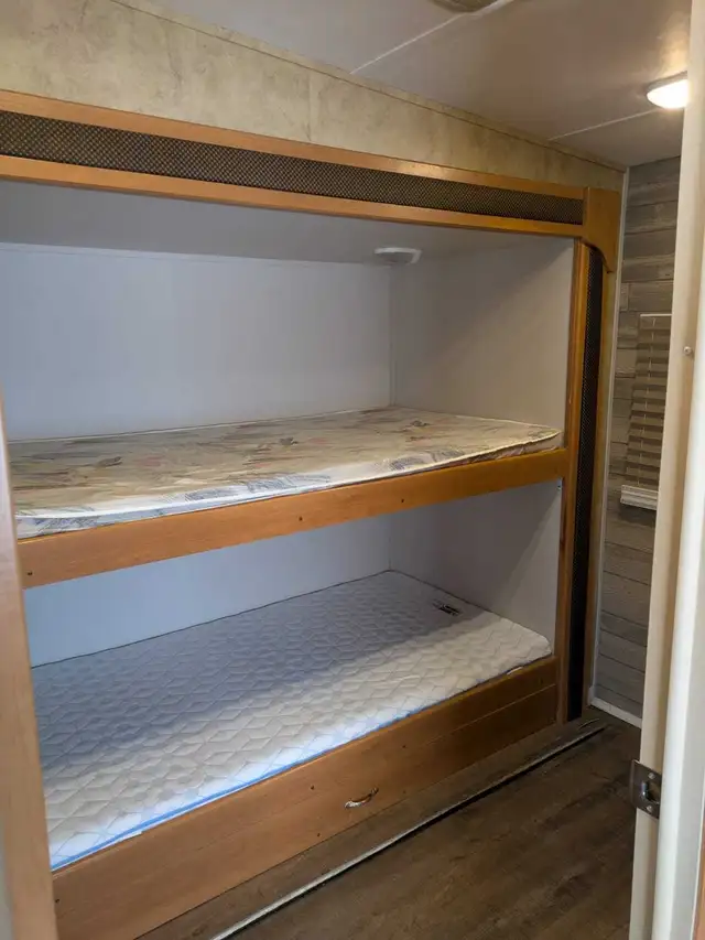 2010 Keystone Cougar Bunk in RVs & Motorhomes in Grande Prairie - Image 10