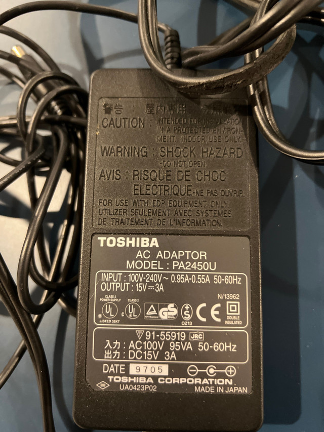 Toshiba laptop power supply PA2450U dans Accessoires pour portables  à Ville de Montréal