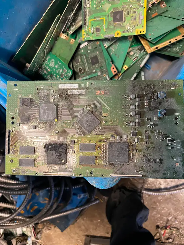 Démontage de matériel informatique et électronique in Other in Lanaudière - Image 2