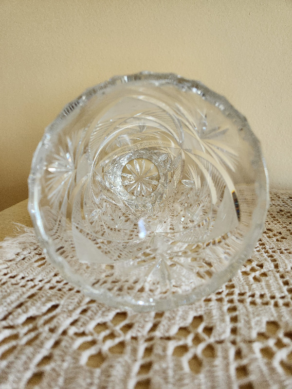 Grand vase exquis en cristal pinwheel dans Décoration intérieure et accessoires  à Laval/Rive Nord - Image 4