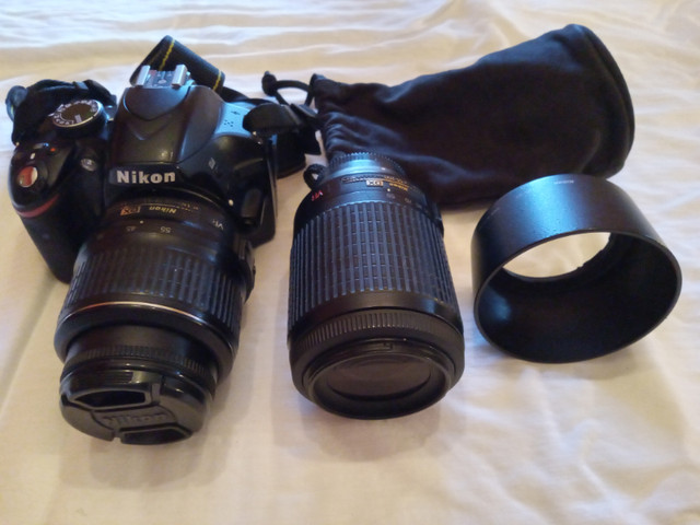Nikon D3200 - 2 objectifs – beaucoup d’accessoires dans Appareils photo et caméras  à Ville de Montréal - Image 2
