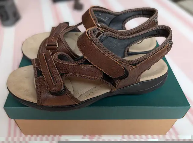 Clarks Women's Sandals Size 10M in Women's - Shoes in Kitchener / Waterloo - Image 3