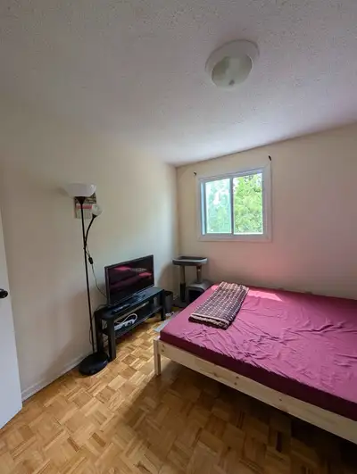 Available ASAP or September 1 Looking to rent out a furnished room for $1000 a month ALL INCLUSIVE....