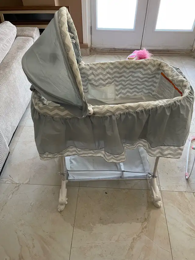 Baby Bassinet in Cribs in Mississauga / Peel Region - Image 3