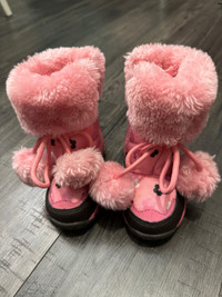 Joe Fresh Baby Zippered Winter Boots Size 4 - $10