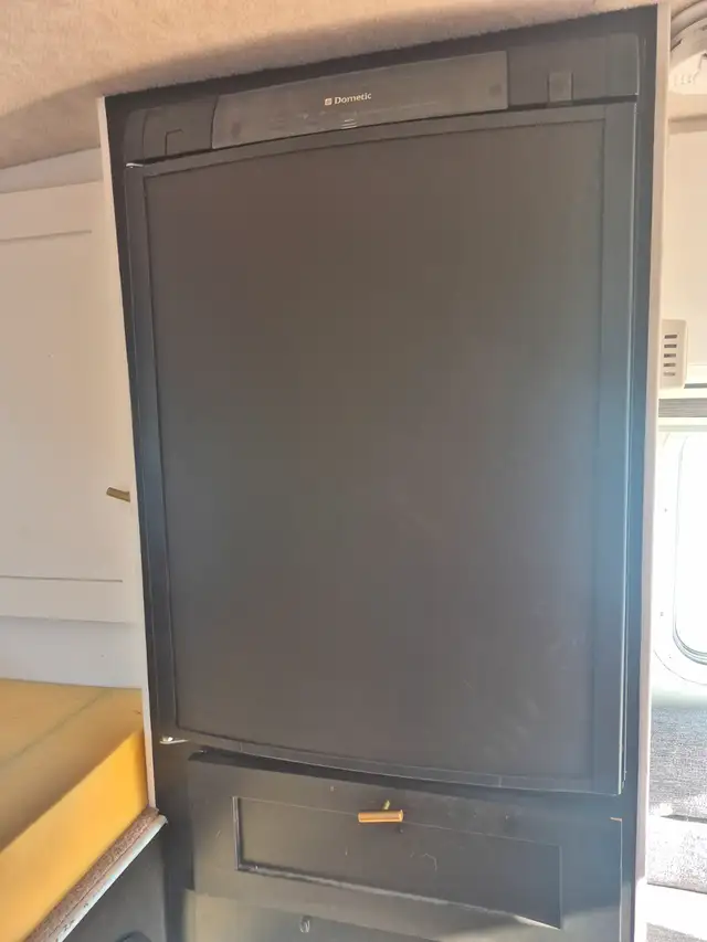 Westland 7.6 Truck Camper in Travel Trailers & Campers in Victoria - Image 8