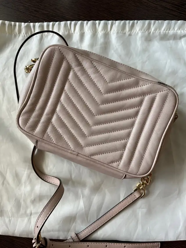 Michael Kors Pink Camera Crossbody Bag in Women's - Bags & Wallets in City of Toronto - Image 3