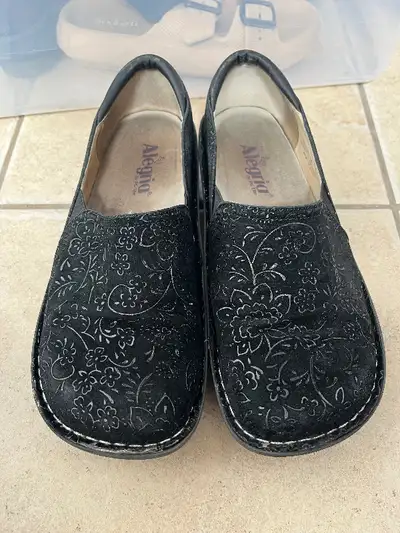 Algeria shoes size 9/39, View more
