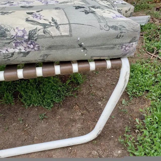 *** Outdoor chaise lounger sturdy good cushions reduced** in Patio & Garden Furniture in City of Toronto - Image 3
