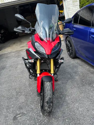 Includes accessories worth 3000$ for the asking price. Not looking for any offers. Fair and firm pri...