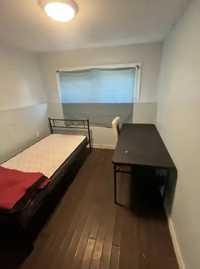 $395 monthly rent for a furnished room in the south. House is located at 2412 gordon road. Big room...