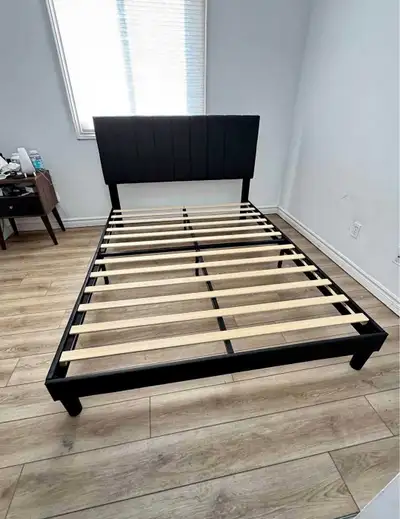 Nouveau lit Queen à vendre , View more