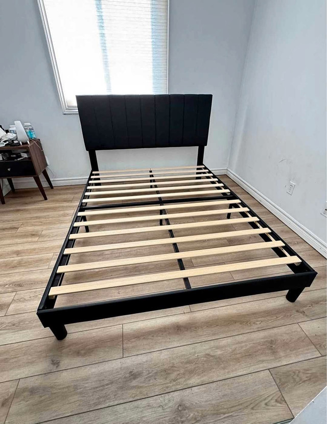 Nouveau lit Queen à vendre  dans Lits et matelas  à Longueuil/Rive Sud
