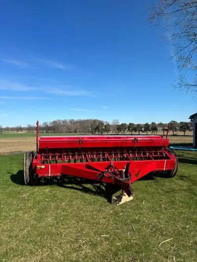 510 International 21 run double disk opener drill for sale. Has grass seed box and full grain compar...