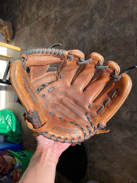 Mizuno Baseball Glove