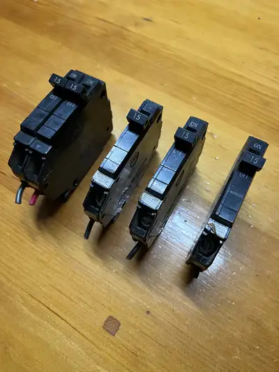 Disjoncteur (circuit braker) 15 amp GE, View more