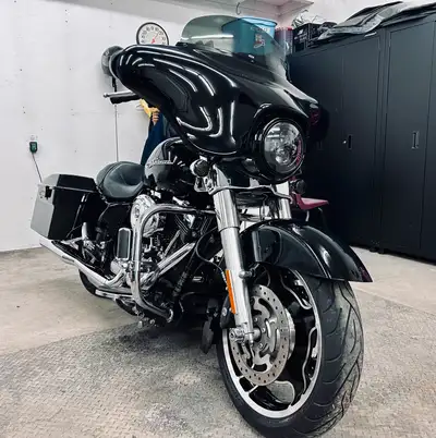 Like new condition. 2012 Street Glide, 25,000kms. Stage 1, Vance and Hines exhaust. This bike is as...