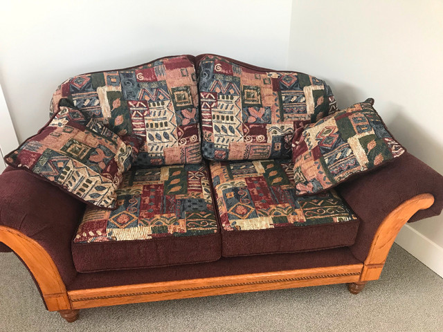 Couch, excellent shape in Free Stuff in Victoria - Image 3