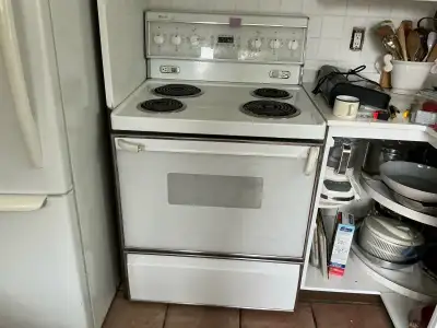 Tout fonctionne sauf le petit rond au fond à droite. Oui il est sale mais vous n’aurez qu’à utiliser...