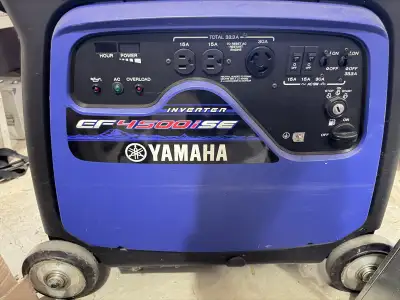 New, never used 4500 watt inverter generator, fuel injection, key start. Added oil and fuel and cycl...