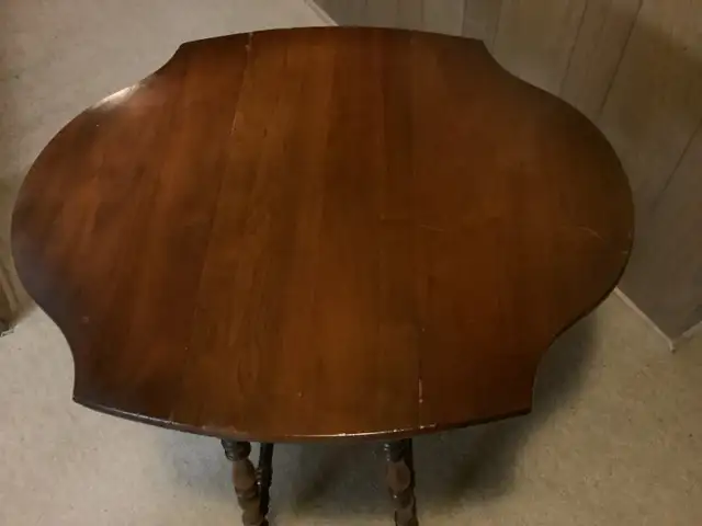 Vintage Solid Wood Drop-Leaf Table in Arts & Collectibles in City of Toronto - Image 3