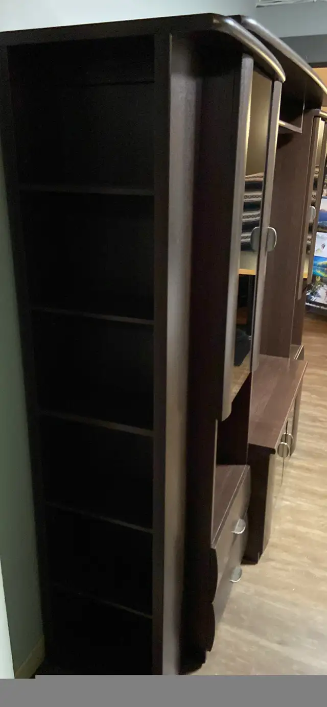 Entertainment Centre  in TV Tables & Entertainment Units in Revelstoke - Image 3