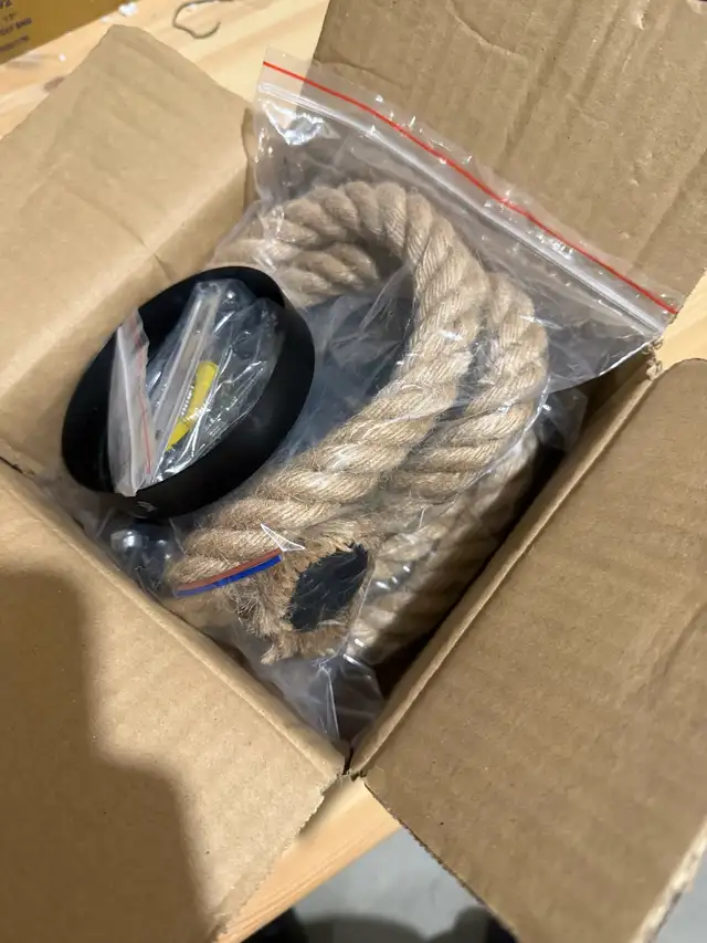 New in box! Set of 3 Rustic Vintage Hemp 36” Rope Pendant Lights in Indoor Lighting & Fans in Mississauga / Peel Region - Image 3