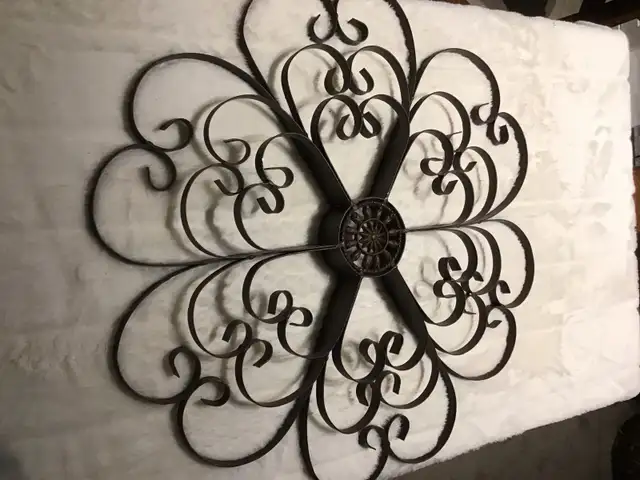 Metal wall Art with cast iron center( 24 inches)  in Home Décor & Accents in Ottawa - Image 2