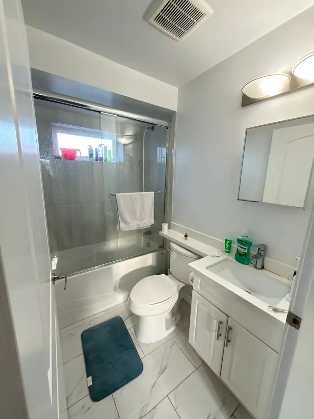Private room and bathroom for rent for female only! in Room Rentals & Roommates in Vancouver - Image 5