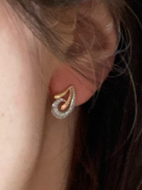 Stunning 14 karat tri gold diamond earrings