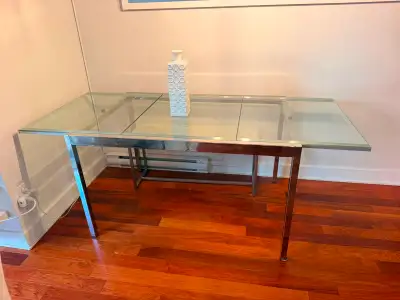 Table vitrée Salle à Manger  et Tabouret – 300 $, View more