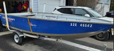 1995 Princecraft Resorter 14.5 foot with wide body, Walkthru design and deep for good balance, etc -...